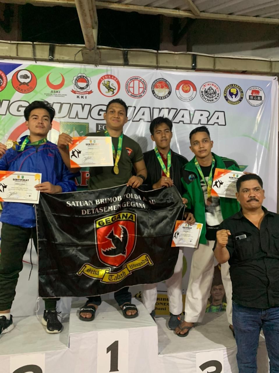 Bripda Muhammad Duski Mubaraq Personel Satuan Brimob Polda Riau Meraih Kembali Juara 1 di Kejurprov Forki Piala Gubernur Riau Tahun 2022